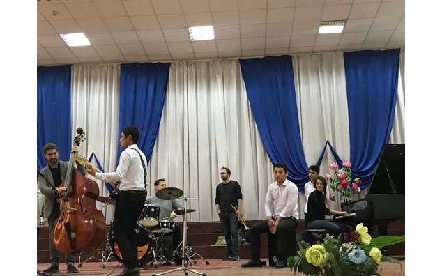 Masterclasse animée par les musiciens du groupe Rimendo à Tachkent