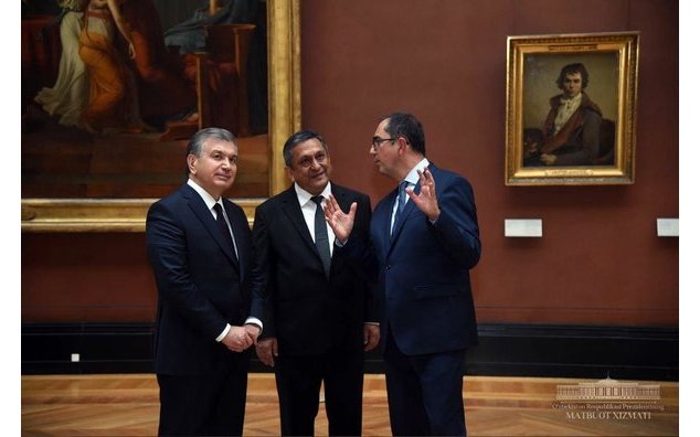 Visite du Président ouzbek au musée du Louvre