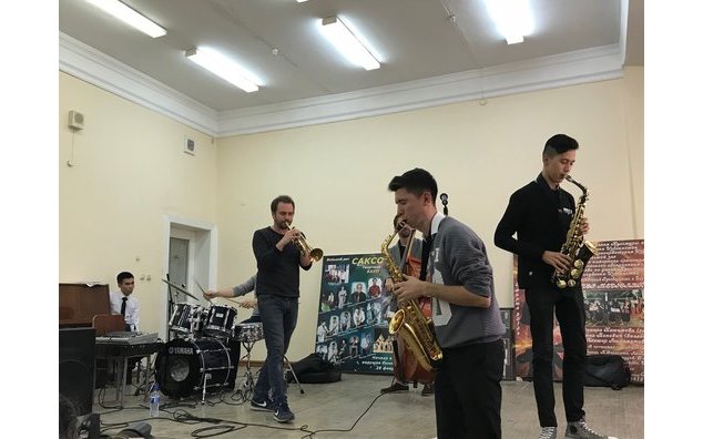 Masterclasse animée par les musiciens du groupe Rimendo à Tachkent
